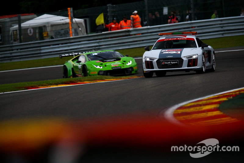Safety car in pista