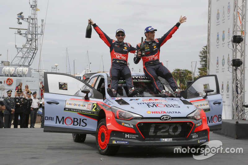 I vincitori Thierry Neuville, Nicolas Gilsoul, Hyundai i20 WRC, Hyundai Motorsport