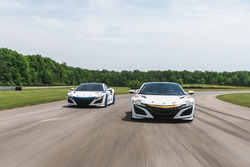 Acura NSX Time Attack 1 та друге авто