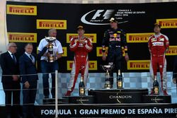 The podium: ganador, Max Verstappen, Red Bull Racing, segundo, Kimi Raikonnen, Scuderia Ferrari, ter