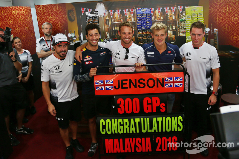 Jenson Button, McLaren celebrates his 300th GP with (L to R): team mate Fernando Alonso, McLaren; Da