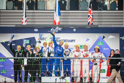 Подиум класса LMP2: первое место - Густаво Менесес, Николя Ляпьер, Стефан Ришельми, Signatech, второ