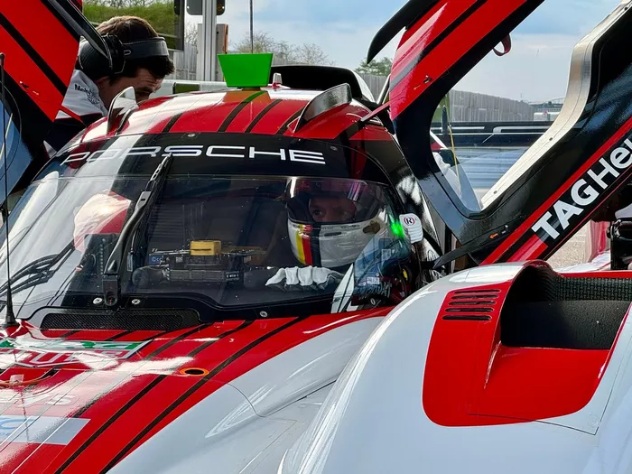 Sebastian Vettel prueba el Porsche 963 