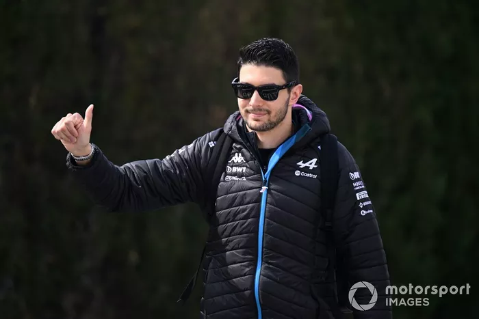 Esteban Ocon, Alpine F1 Team, arrive dans le paddock