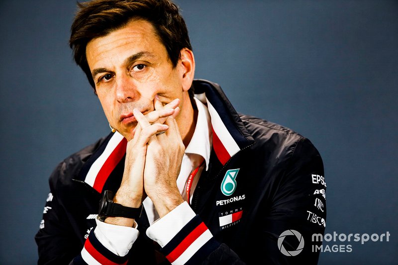 Руководитель Mercedes AMG Тото Вольф