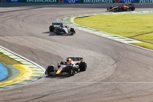 Max Verstappen, Red Bull Racing RB18, George Russell, Mercedes W13, Carlos Sainz, Ferrari F1-75