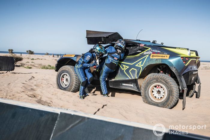 Klara Andersson, Nasser Al-Attiyah, Abt Cupra XE, in the switch zone