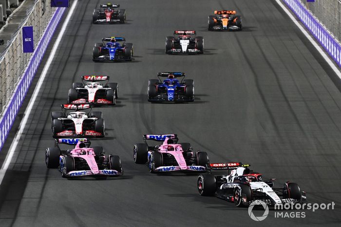 Yuki Tsunoda, AlphaTauri AT04, Esteban Ocon, Alpine A523, Pierre Gasly, Alpine A523, Kevin Magnussen, Haas VF-23
