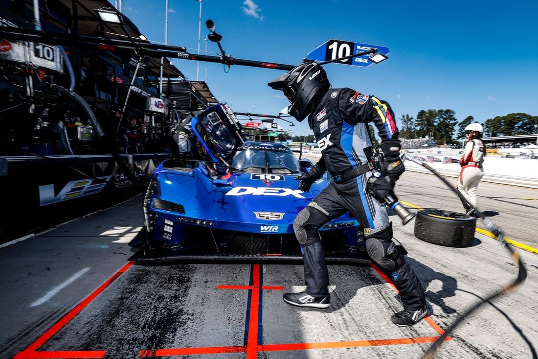 #10 Cadillac Wayne Taylor Racing Cadillac V- Series.R: Ricky Taylor, Filipe Albuquerque, Will Stevens