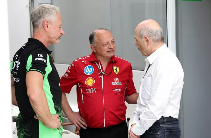 Jonathan Wheatley, Team Principal of Stake F1 Team Kick Sauber and Frederic Vasseur, Team Principal of Scuderia Ferrari talk with Peter Sauber
