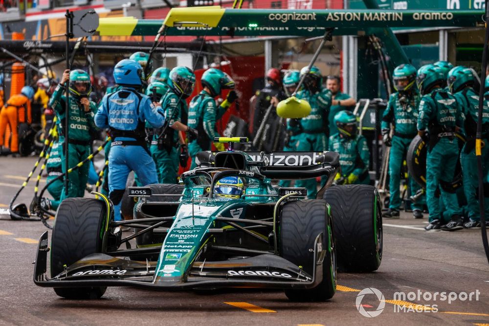 Arrêt au stand de Fernando Alonso, Aston Martin AMR23