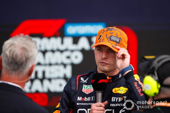 Max Verstappen, Red Bull Racing, 1ª posición, es entrevistado tras la carrera