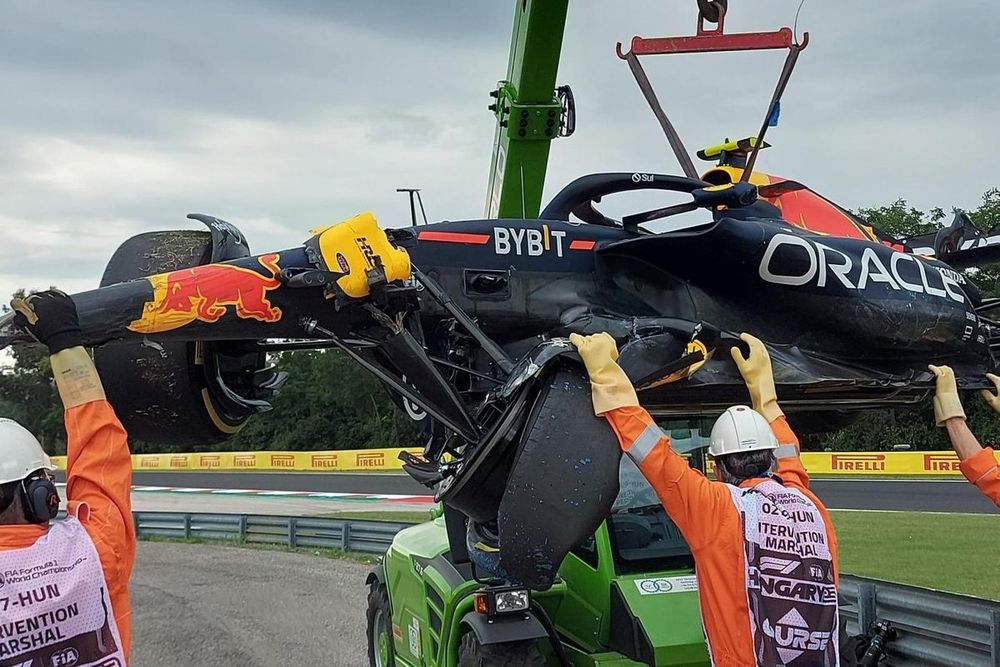 Así quedó el Red Bull de Sergio Pérez tras el accidente en la FP1 del GP de Hungría.