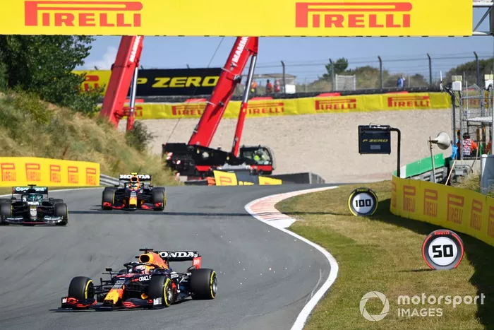 Max Verstappen, Red Bull Racing RB16B, Lance Stroll, Aston Martin AMR21, Sergio Pérez, Red Bull Racing RB16B