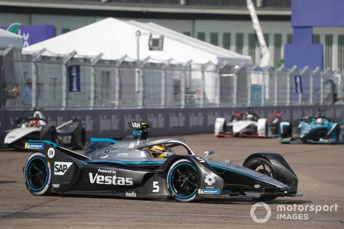 2021 - Teamweltmeister: Mercedes (GER)