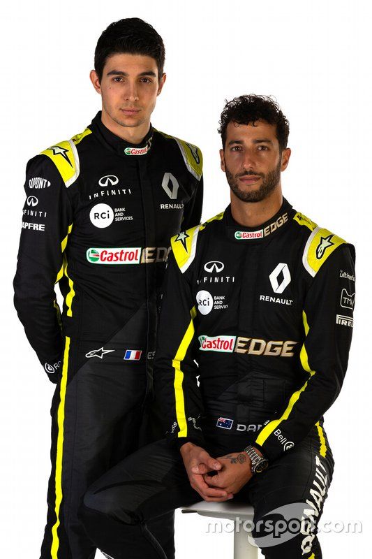 Daniel Ricciardo, Esteban Ocon, Renault F1 Team
