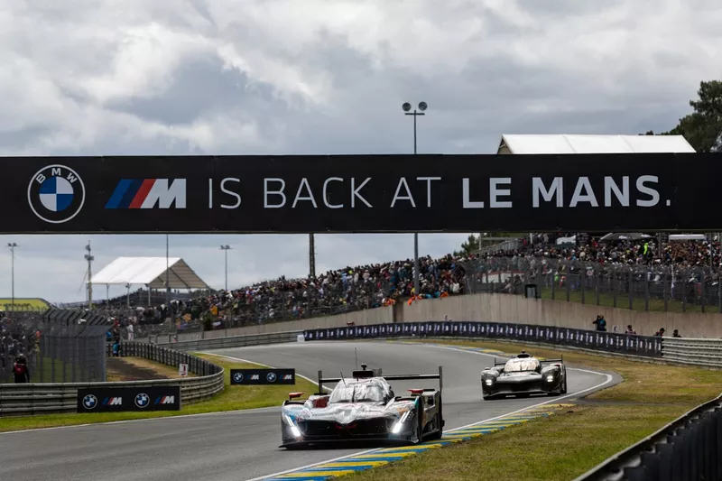  #20 BMW M Team WRT BMW M Hybrid V8 : Sheldon Van Der Linde, Robin Frijns, Rene Rast