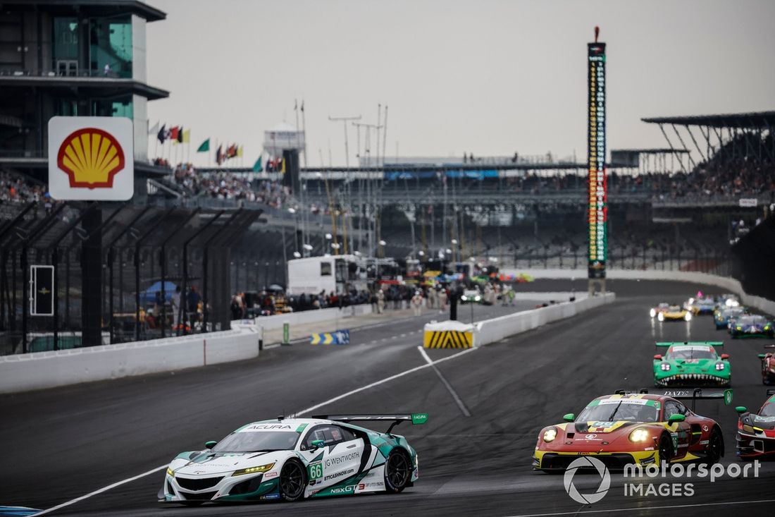 #66 Gradient Racing Acura NSX GT3: Sheena Monk, Tati Calderon, Stevan McAleer, #86 MDK Motorsports Porsche 911 GT3 R: Kerong Li, Anders Fjordbach, Brendon Leitch
