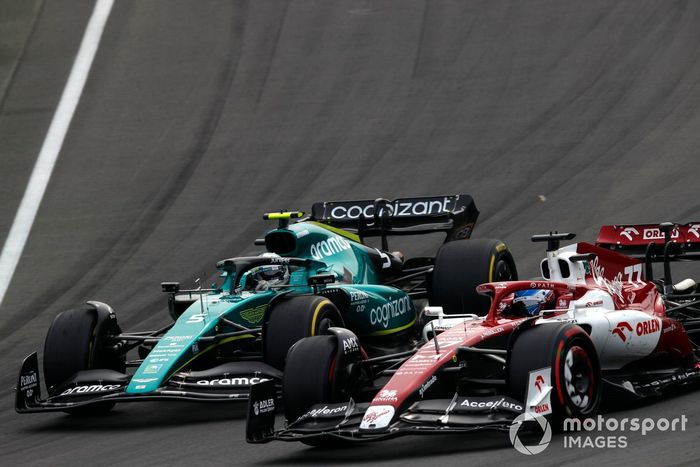 Sebastian Vettel, Aston Martin AMR22, lucha con Valtteri Bottas, Alfa Romeo C42