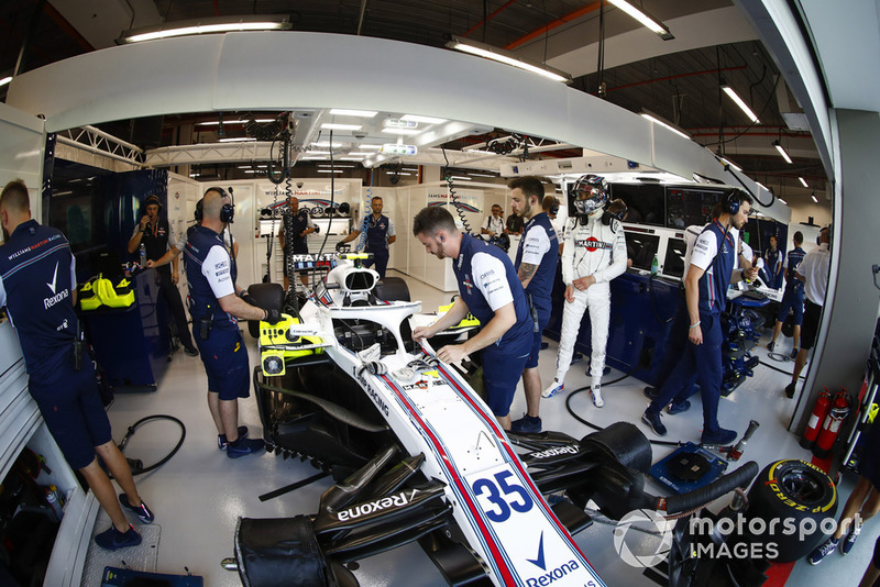 Sergey Sirotkin, Williams Racing, prepares for FP1 in the team's garage