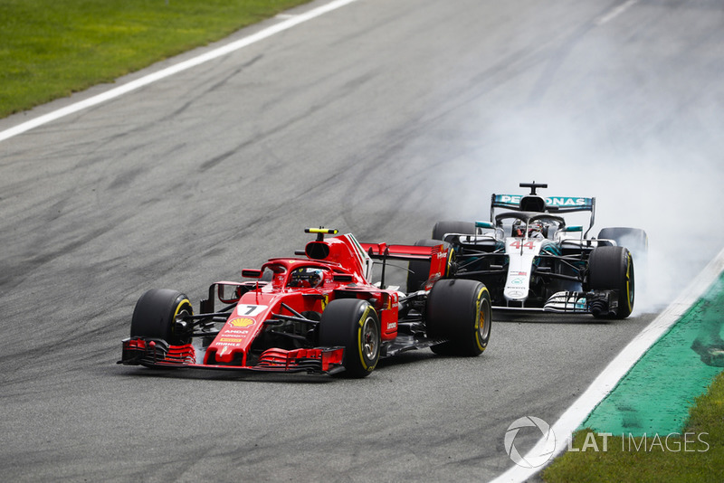 Kimi Raikkonen, Ferrari SF71H, y Lewis Hamilton, Mercedes AMG F1 W09