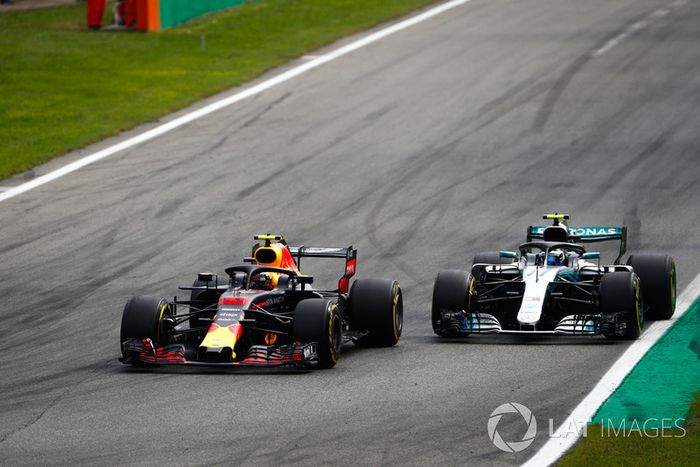 Max Verstappen, Red Bull Racing RB14 Tag Heuer, batalla con Valtteri Bottas, Mercedes AMG F1 W09