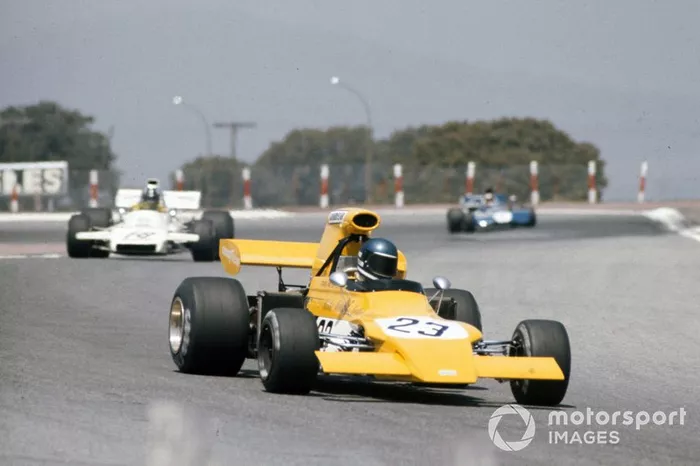 Mike Beuttler, March 721G Ford leads Graham Hill, Brabham BT37 Ford