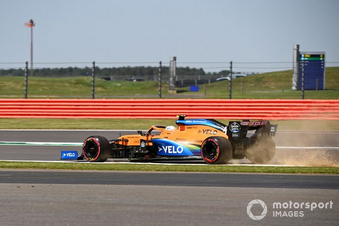 Lando Norris, McLaren MCL35 se sale de pista