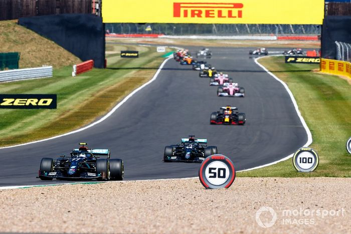 Valtteri Bottas, Mercedes F1 W11, Lewis Hamilton, Mercedes F1 W11 