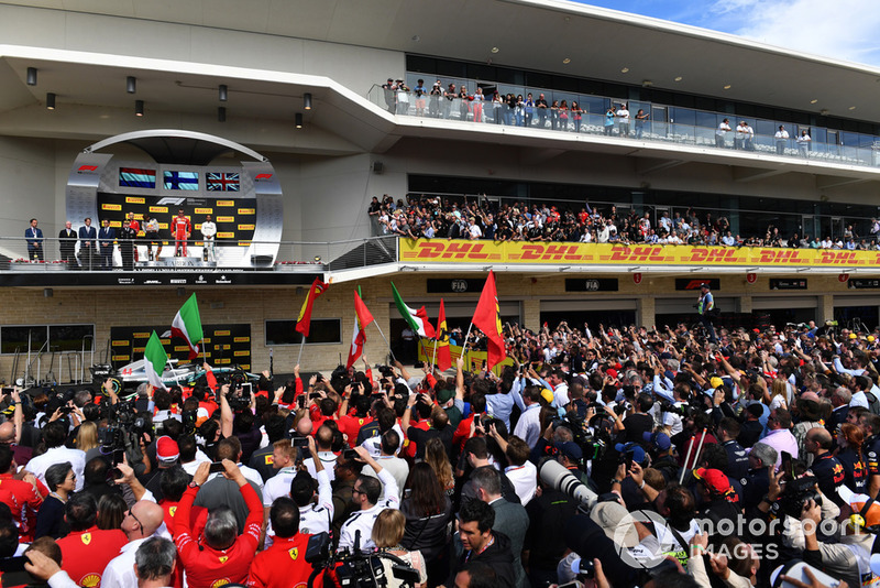 (L to R): Max Verstappen, Red Bull Racing, Kimi Raikkonen, Ferrari and Lewis Hamilton, Mercedes AMG F1 on the podium 