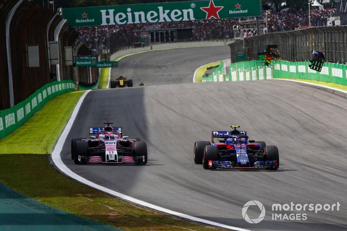 Pierre Gasly, Scuderia Toro Rosso STR13, Sergio Pérez, Racing Point Force India VJM11