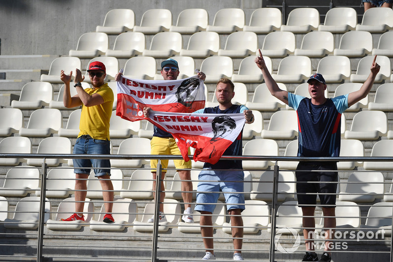 Robert Kubica, Williams fans and banner