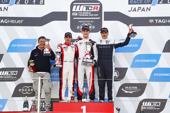 Podio: il vincitore della gara Kevin Ceccon, Team Mulsanne Alfa Romeo Giulietta TCR, secondo Aurélien Comte, DG Sport Competition Peugeot 308TCR, terzo Yvan Muller, YMR Hyundai i30 N TCR