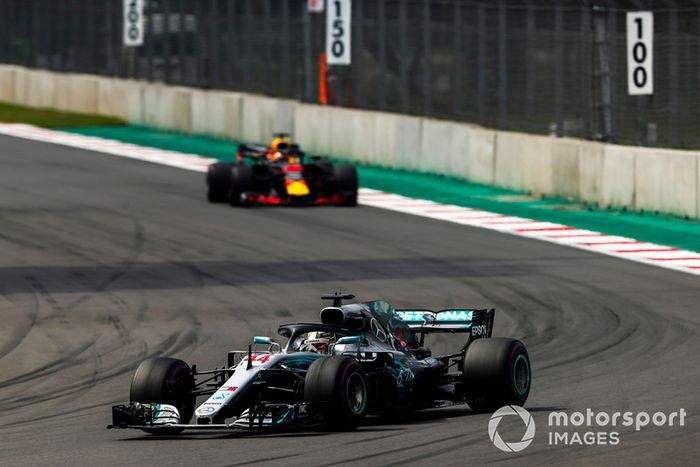 Lewis Hamilton, Mercedes AMG F1 W09 EQ Power+, Daniel Ricciardo, Red Bull Racing RB14