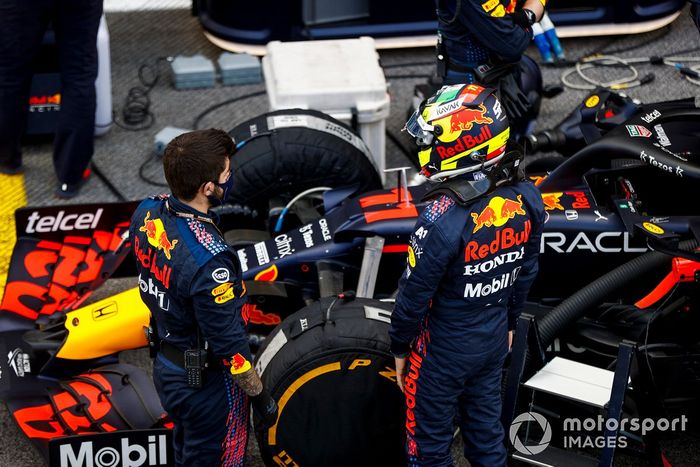 Sergio Pérez, Red Bull Racing, en la parrilla