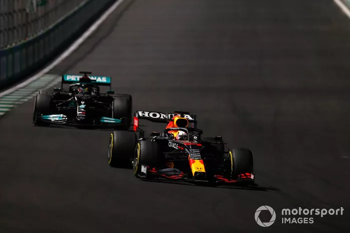 Max Verstappen, Red Bull Racing Lewis Hamilton, Mercedes 