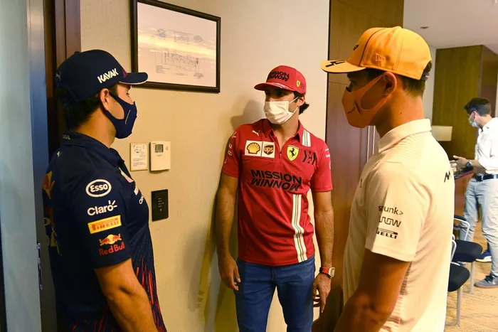 Sergio Perez, Red Bull Racing, Carlos Sainz Jr., Ferrari y Lando Norris, McLaren