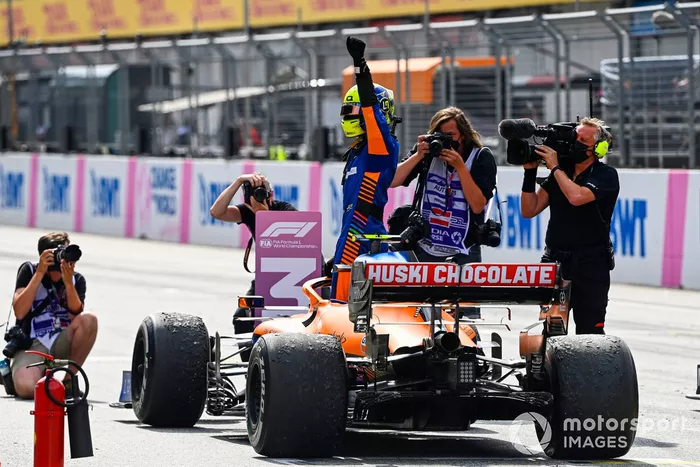 Tercer lugar Lando Norris, McLaren, en Parc Ferme