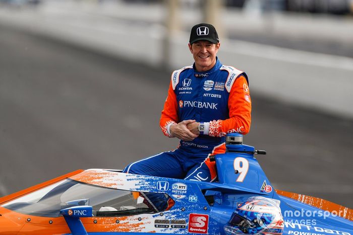Scott Dixon, Chip Ganassi Racing Honda celebra la obtención del premio NTT P1 y la pole position