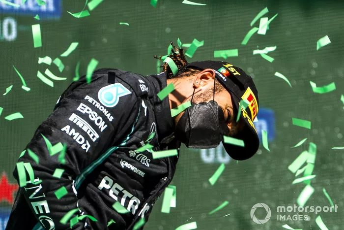 Podio: ganador de la carrera Lewis Hamilton, Mercedes