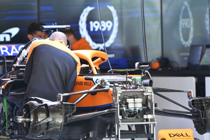 Detalle frontal del McLaren MCL35M 