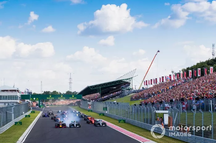 Max Verstappen, Red Bull Racing RB15, Valtteri Bottas, Mercedes AMG W10, Lewis Hamilton, Mercedes AMG F1 W10,