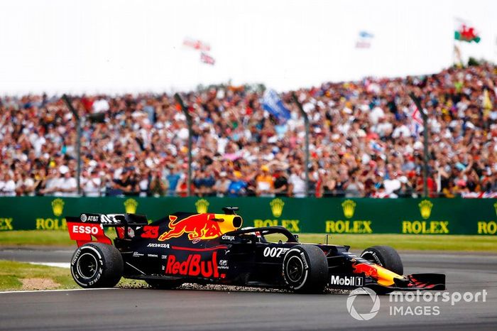 Max Verstappen, Red Bull Racing RB15, gira después del choque con Sebastian Vettel, Ferrari SF90