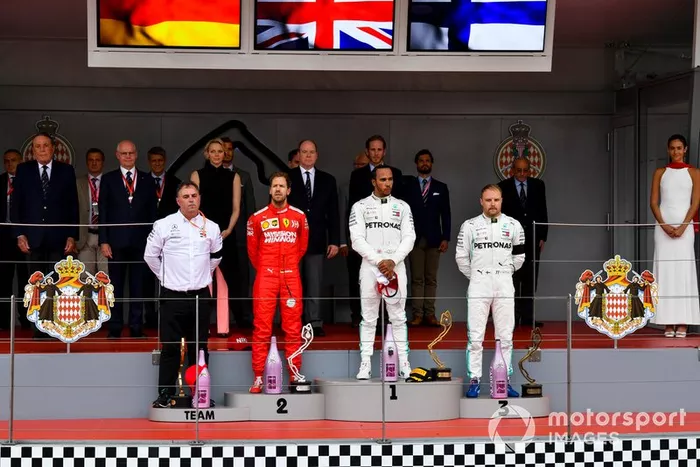Sebastian Vettel, Ferrari, il vincitore della gara Lewis Hamilton, Mercedes AMG F1 e Valtteri Bottas, Mercedes AMG F1, sul podio