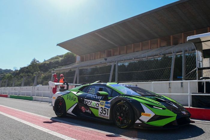#351 Bonaldi Motorsport, Lamborghini Huracan ST Evo2: Milos Pavlovic, Michael Fischbaum, Fabio Vairani