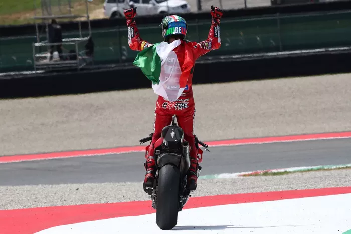 Ganador de la carrera Francesco Bagnaia, equipo Ducati