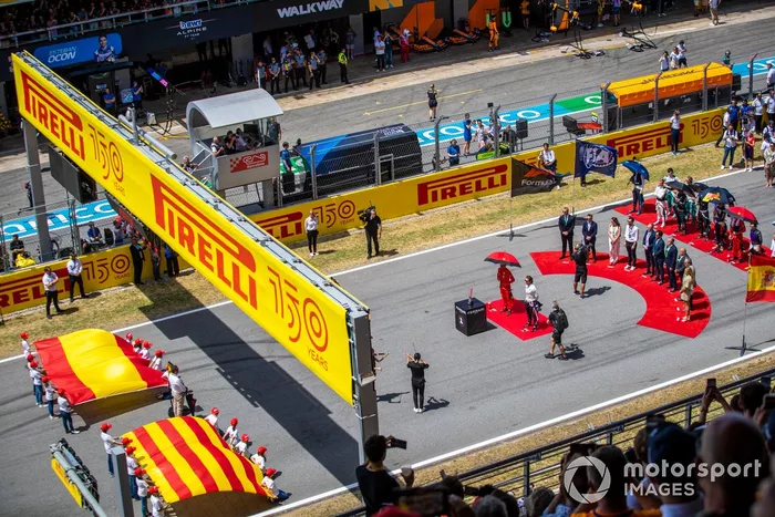 La parrilla previa a la carrera vista desde una tribuna 