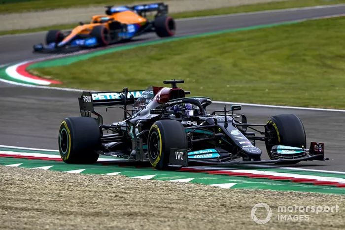 Lewis Hamilton, Mercedes W12, Daniel Ricciardo, McLaren MCL35M