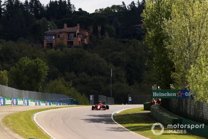 Carlos Sainz Jr., Ferrari SF21