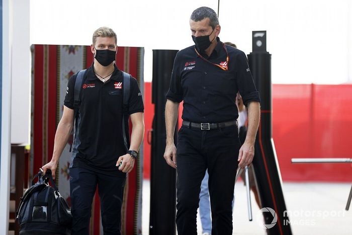 Guenther Steiner, Team Principal, Haas F1 y Mick Schumacher